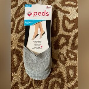 NWT! Peds Gray Three Pair of Low Sport Liner Size 8-12 Shoe Size
3 for $15 w/💕